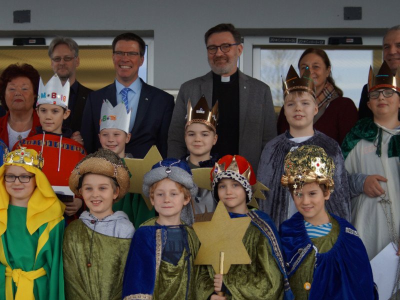 sternsinger_2018 (c) KRBK - Sternsinger vor dem Kreishaus